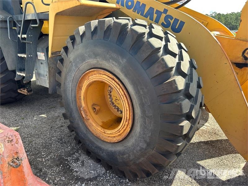Komatsu WA470-7 Pale gommate