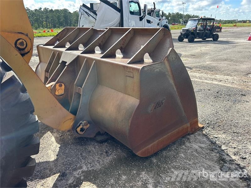 Komatsu WA470-7 Pale gommate