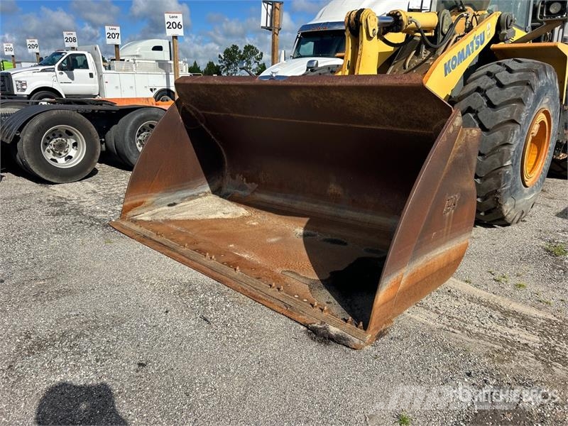 Komatsu WA470-7 Pale gommate