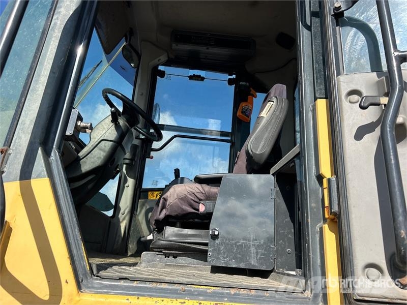 Komatsu WA470-7 Pale gommate
