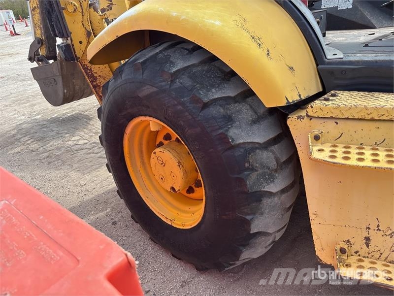 Komatsu WB140 Retroescavadeiras