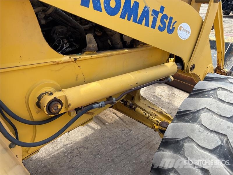 Komatsu WB140 Retroescavadeiras