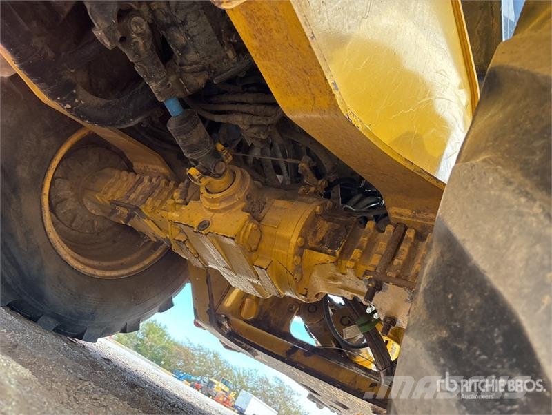Komatsu WB140 Retroescavadeiras