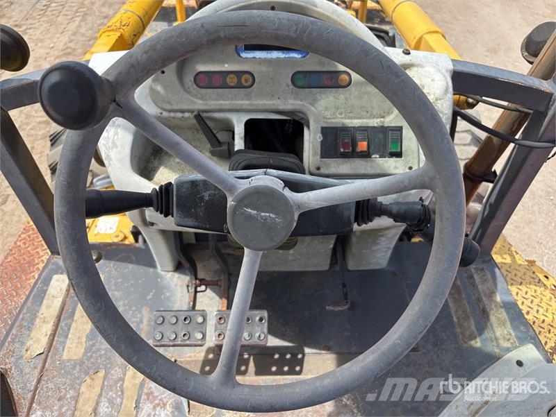 Komatsu WB140 Retroescavadeiras