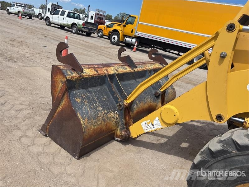 Komatsu WB140 Retroescavadeiras