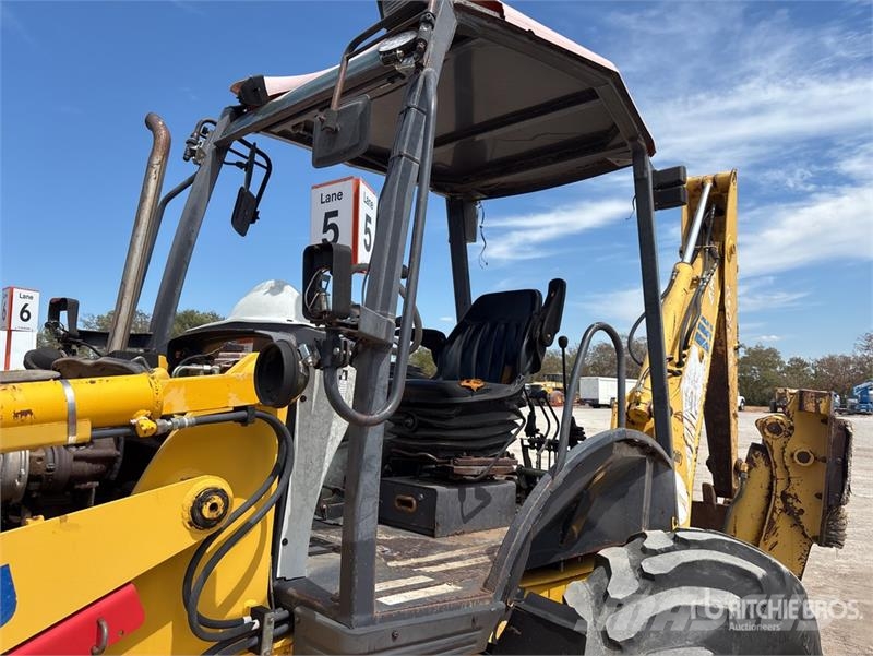 Komatsu WB140 Retroescavadeiras