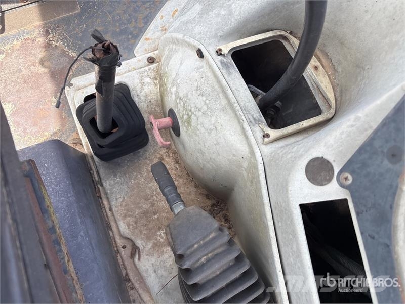 Komatsu WB140 Retroescavadeiras