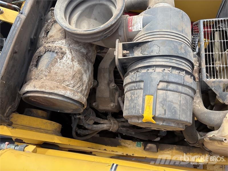 Komatsu WB140-2 Rovokopači