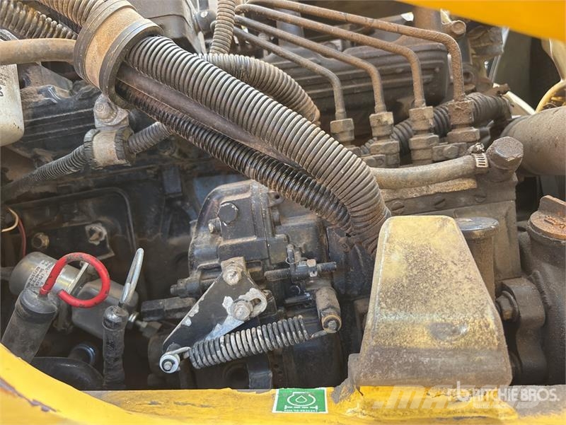 Komatsu WB140-2 Rovokopači