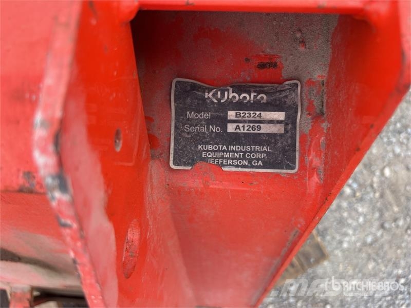 Kubota B2324 56 in General Purpose Ag Tractor Bucket Další příslušenství k traktorům