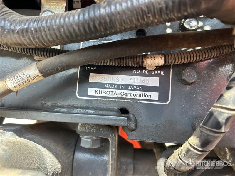 Kubota B3350HSD Taajamatraktorit