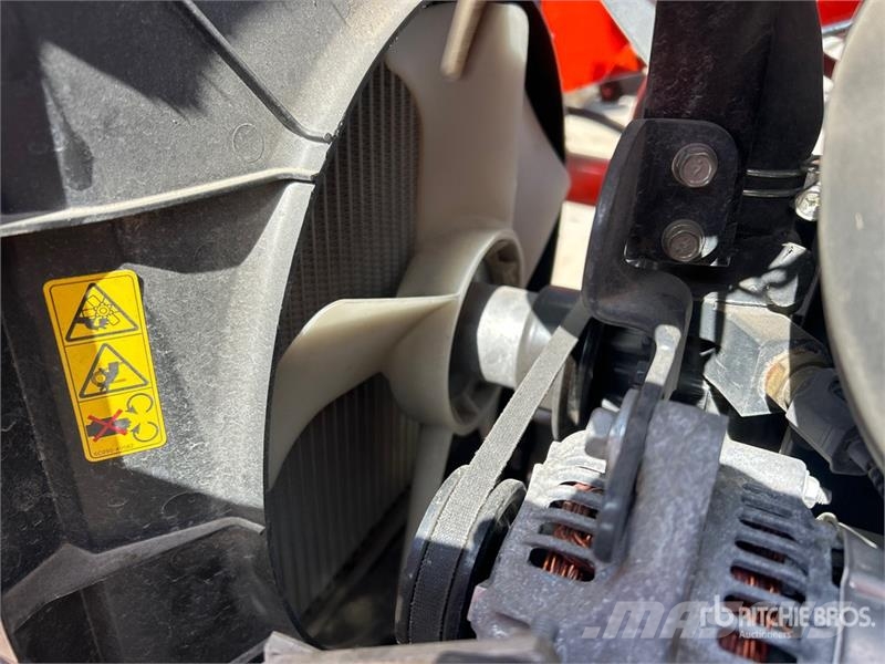 Kubota B3350HSD Taajamatraktorit