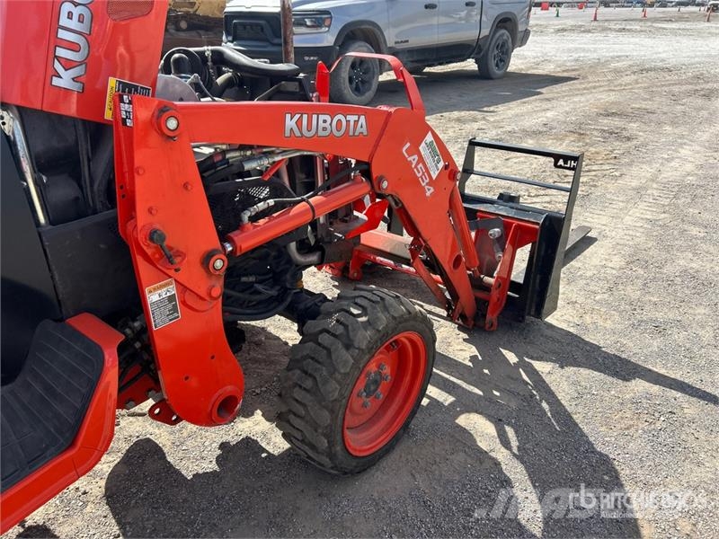 Kubota B3350HSD Taajamatraktorit
