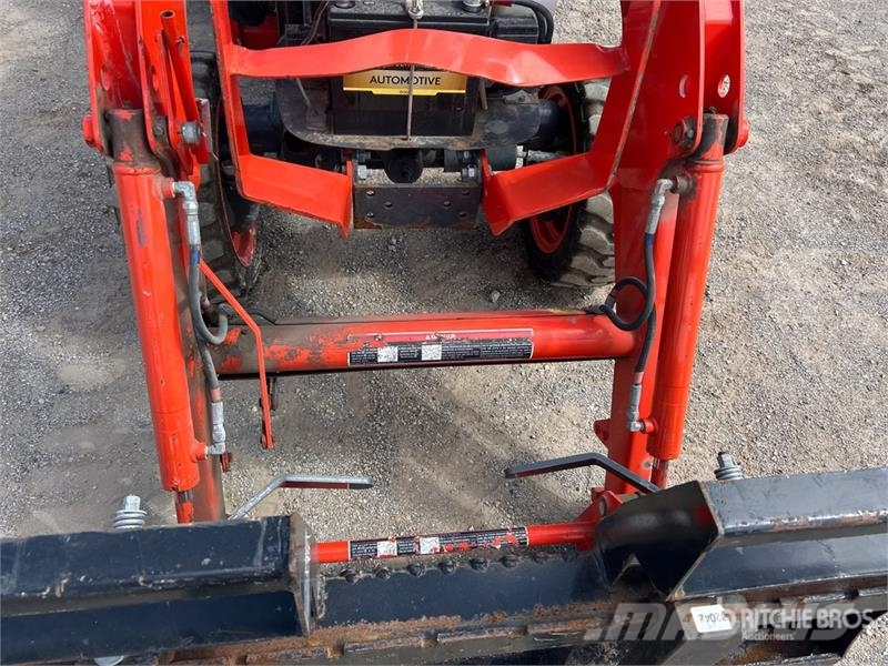 Kubota B3350HSD Taajamatraktorit