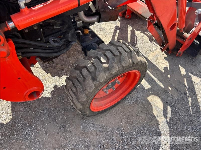 Kubota B3350HSD Taajamatraktorit