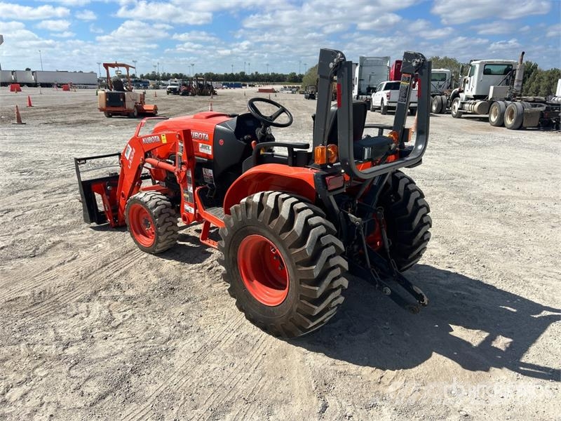 Kubota B3350HSD Taajamatraktorit