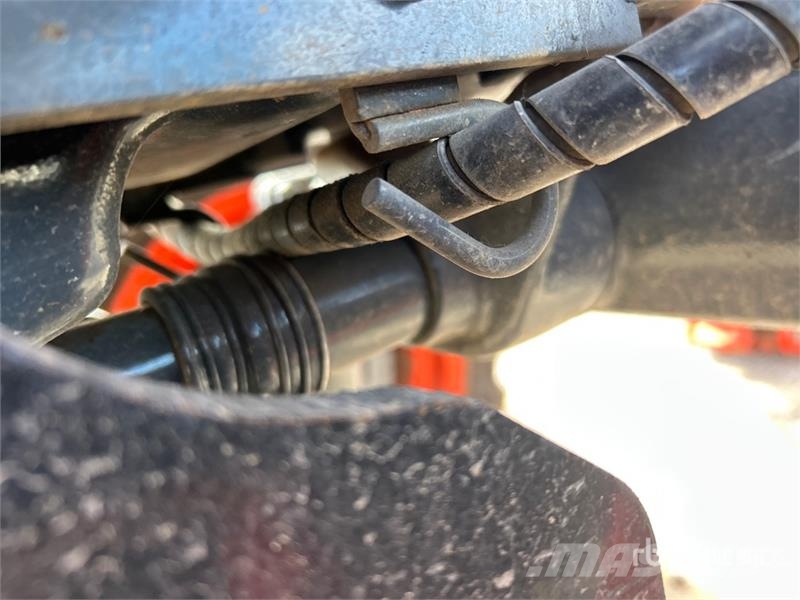 Kubota B3350HSD Taajamatraktorit