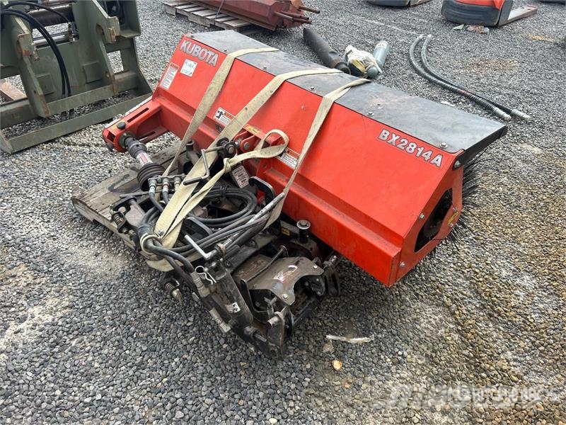Kubota BX2814A 60 in Sweeper Attachment Metle