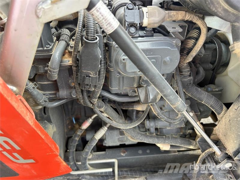 Kubota KUF3710 Ride-On Lawn Mower Самохідні газонокосарки