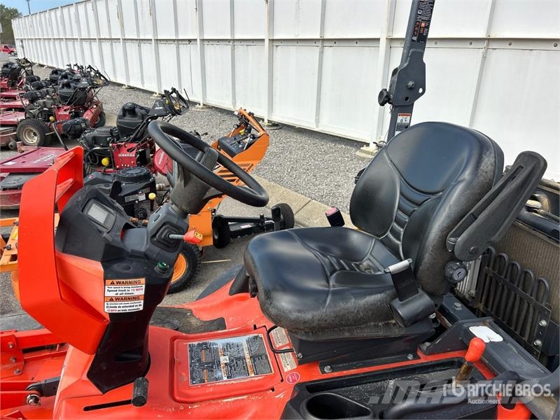 Kubota KUF3710 Ride-On Lawn Mower Самохідні газонокосарки