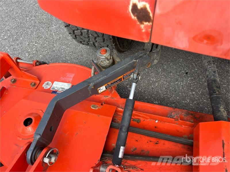 Kubota KUF3710 Ride-On Lawn Mower Самохідні газонокосарки