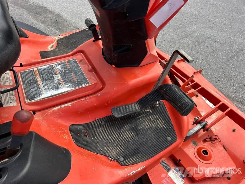 Kubota KUF3710 Ride-On Lawn Mower Самохідні газонокосарки