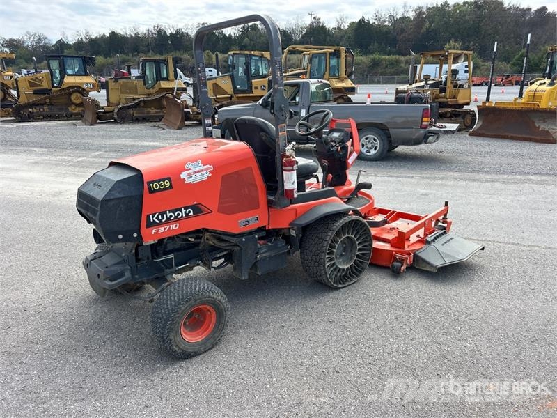 Kubota KUF3710 Ride-On Lawn Mower Самохідні газонокосарки