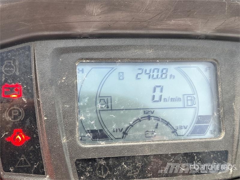 Kubota KUF3710 Ride-On Lawn Mower Самохідні газонокосарки
