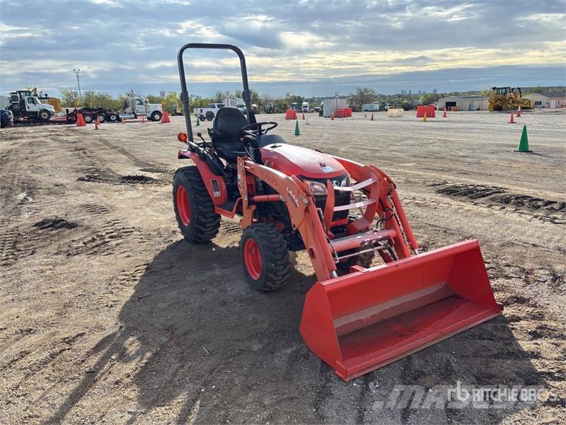 Kubota L3901 HST 4WD Utility Tractor Tractoare compacte