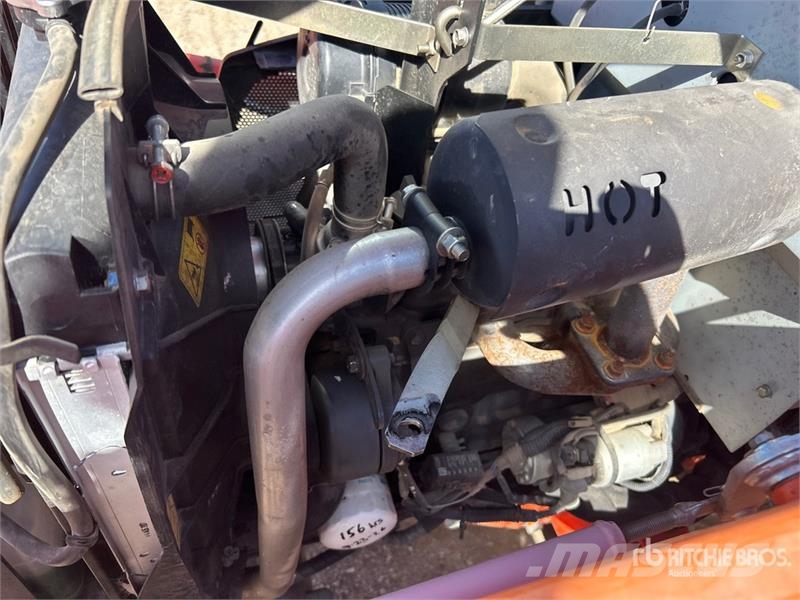 Kubota L3901 HST 4WD Utility Tractor Tractores compactos