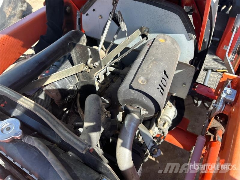Kubota L3901 HST 4WD Utility Tractor Tractores compactos