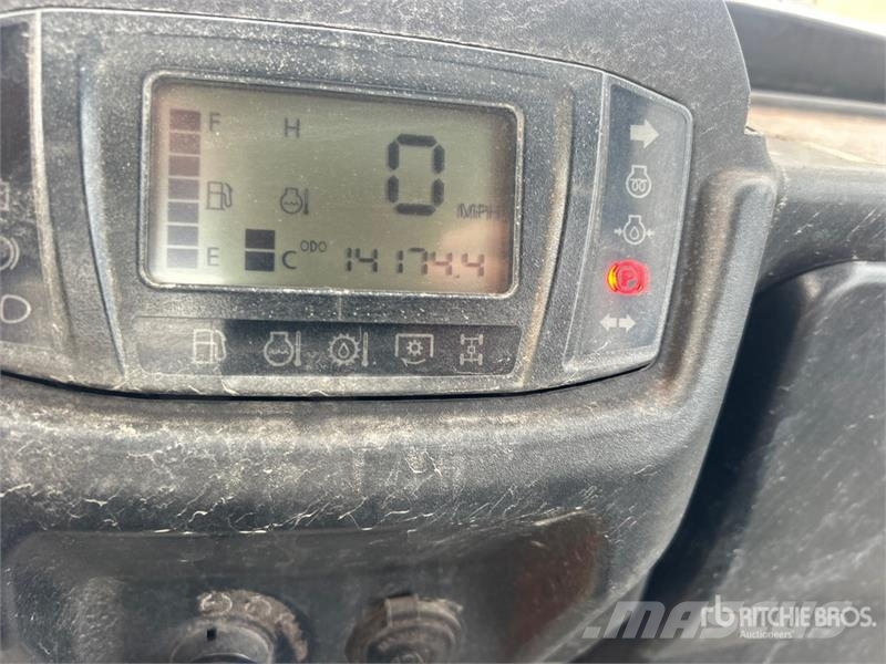 Kubota RYV-X1140 4x4 Utility Vehicle ماكينات منفعة عامة