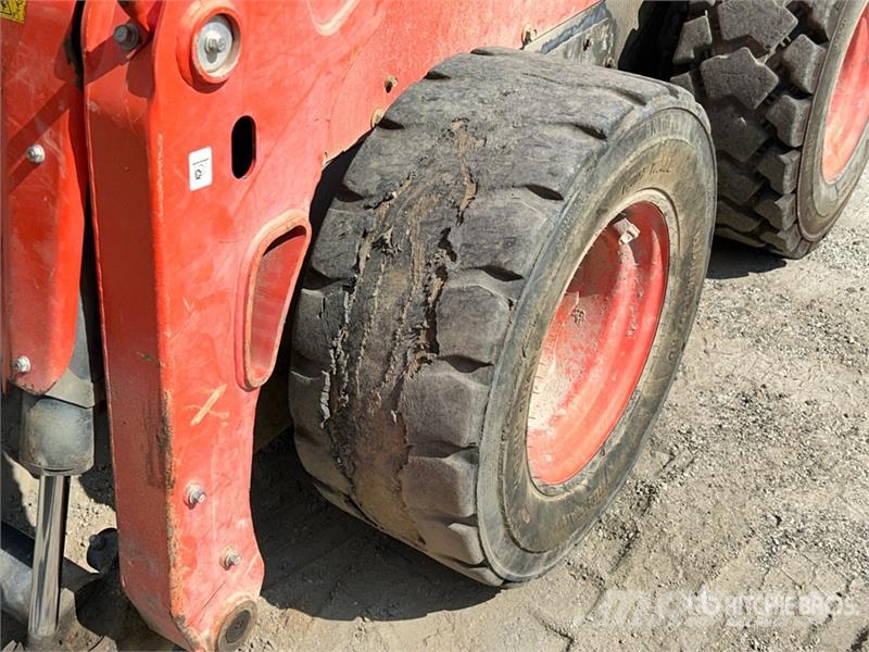 Kubota SSV75 Lietoti riteņu kompaktiekrāvēji