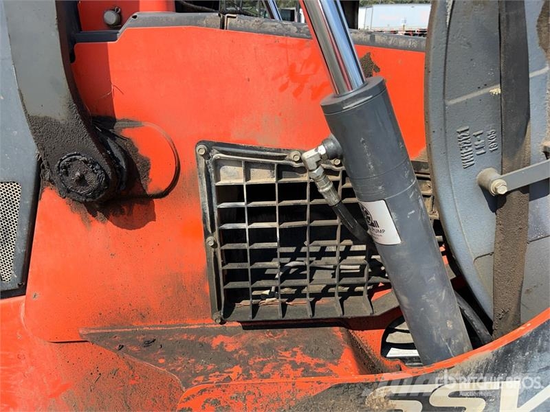 Kubota SSV75 Lietoti riteņu kompaktiekrāvēji