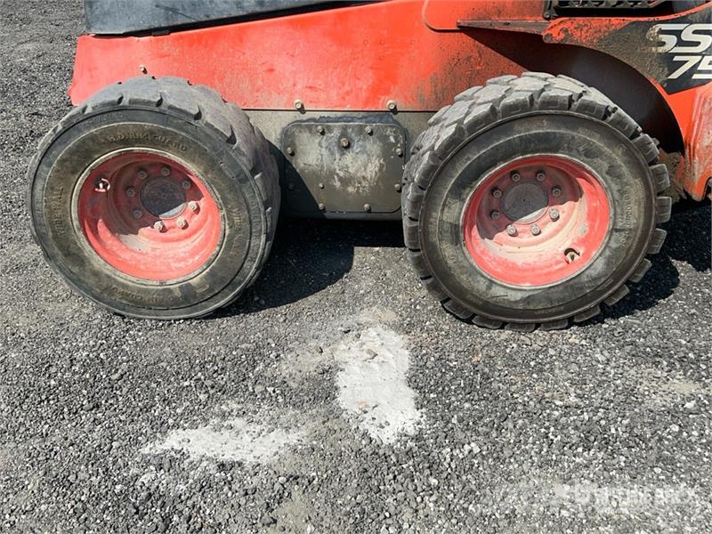 Kubota SSV75 Lietoti riteņu kompaktiekrāvēji