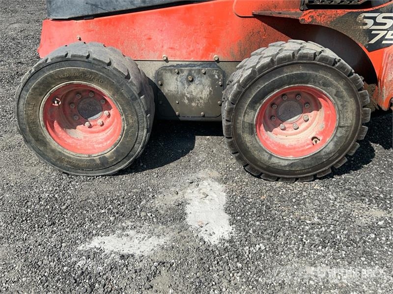Kubota SSV75 Lietoti riteņu kompaktiekrāvēji
