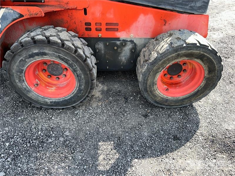 Kubota SSV75 Lietoti riteņu kompaktiekrāvēji