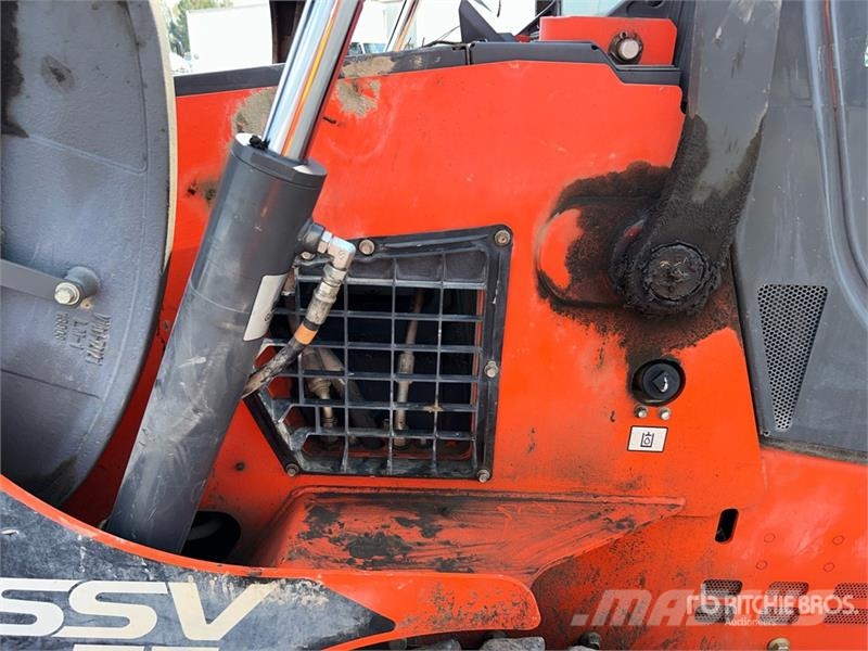 Kubota SSV75 Lietoti riteņu kompaktiekrāvēji