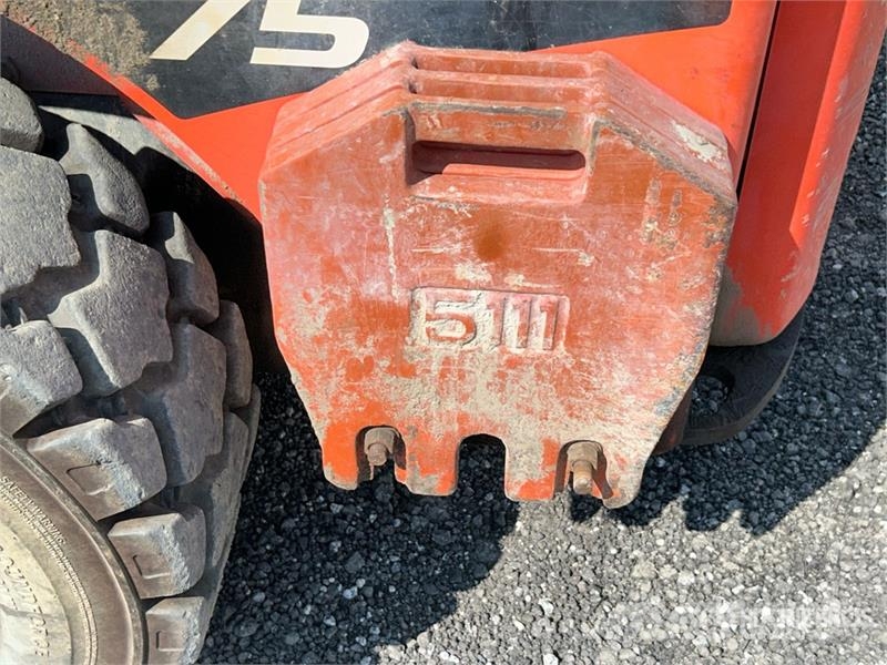 Kubota SSV75 Lietoti riteņu kompaktiekrāvēji