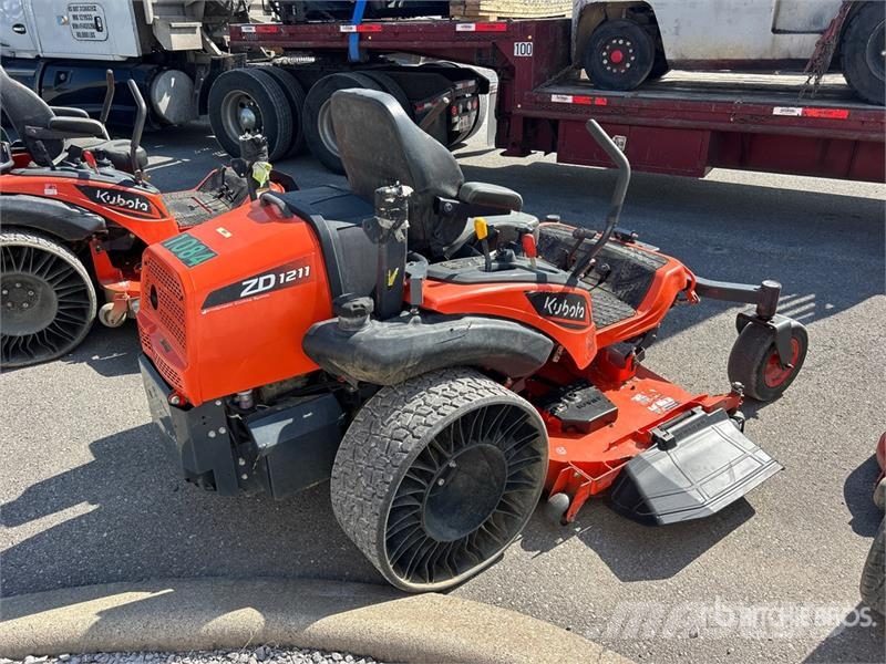 Kubota ZD12 Zero-Turn Lawn Mower Самохідні газонокосарки
