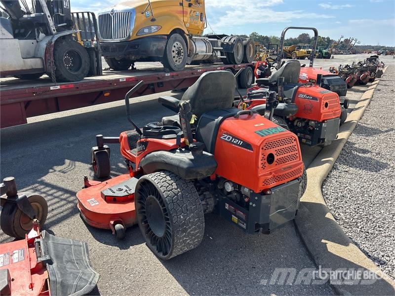 Kubota ZD12 Zero-Turn Lawn Mower Самохідні газонокосарки