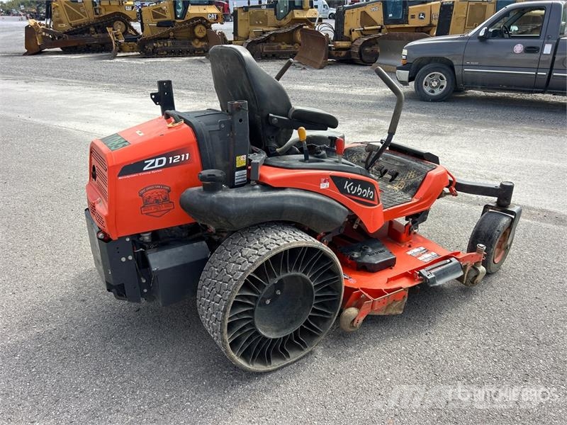 Kubota ZD12 Zero-Turn Lawn Mower Самохідні газонокосарки