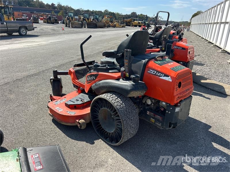 Kubota ZD12 Zero-Turn Lawn Mower Самохідні газонокосарки