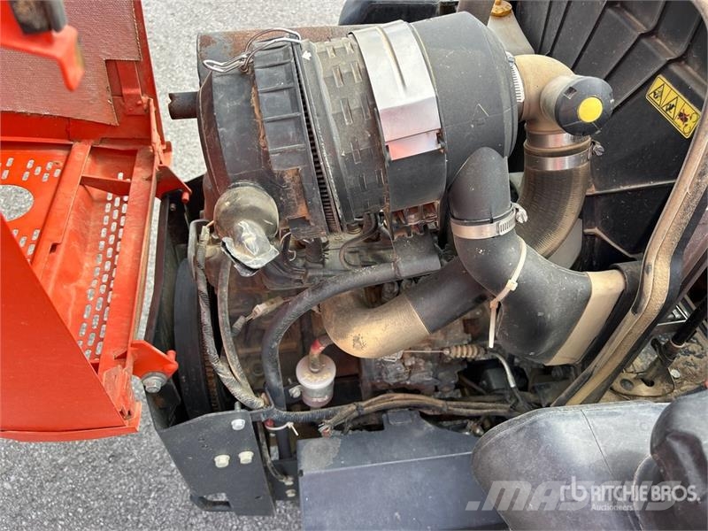 Kubota ZD12 Zero-Turn Lawn Mower Самохідні газонокосарки