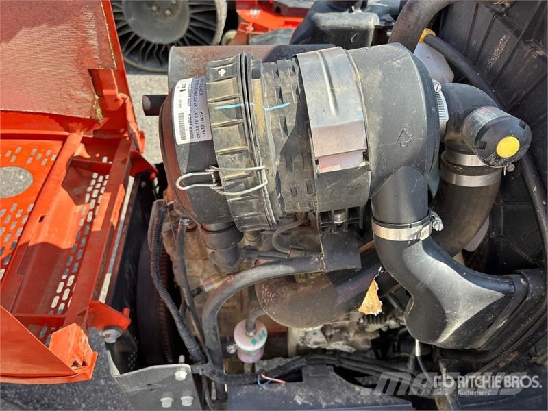 Kubota ZD12 Zero-Turn Lawn Mower Самохідні газонокосарки