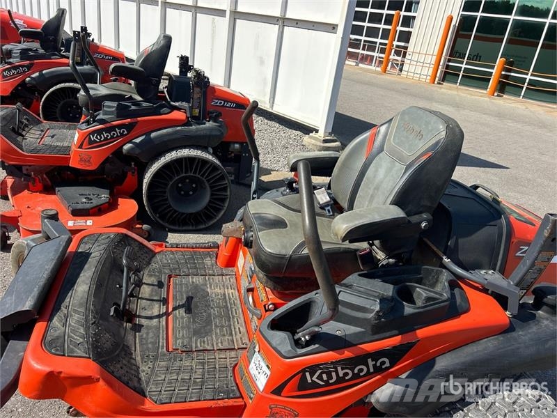 Kubota ZD12 Zero-Turn Lawn Mower Самохідні газонокосарки