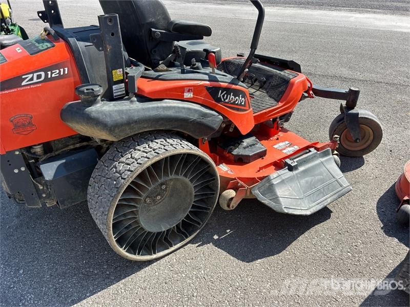 Kubota ZD12 Zero-Turn Lawn Mower Самохідні газонокосарки