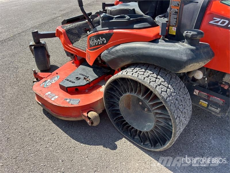 Kubota ZD12 Zero-Turn Lawn Mower Самохідні газонокосарки