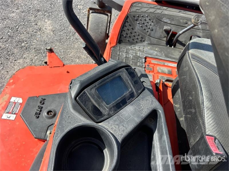 Kubota ZD1211 ركوب الحشائش