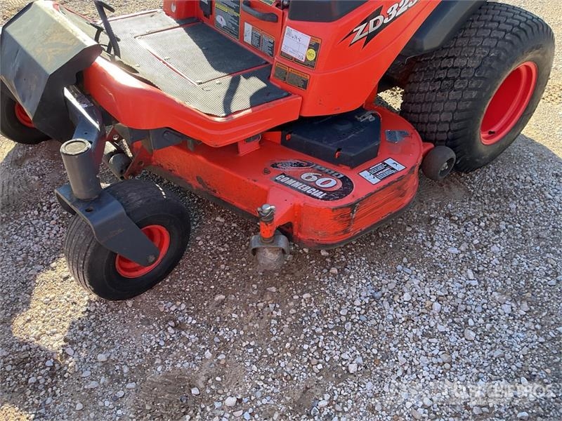 Kubota ZD323 Traktorske kosilice